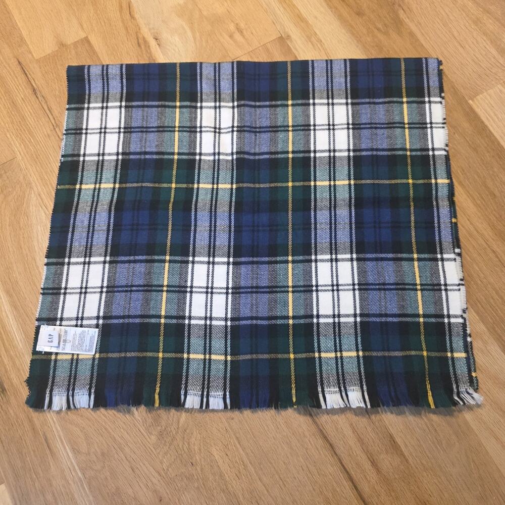 GAP Tartan Plaid Fringe Scarf Wrap Green Navy Red White Winter Cozy Prep 20 X 72